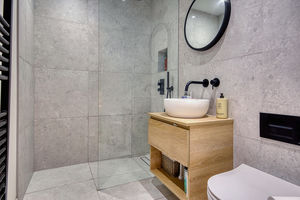 Bedroom One En-Suite- click for photo gallery